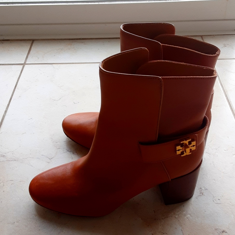 Tory Burch almost new boots